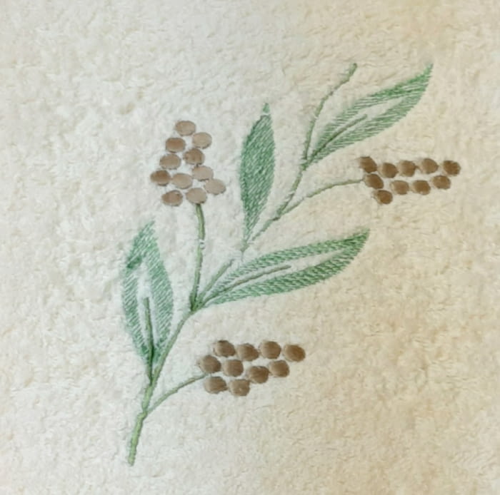 JUEGO de Toallas amarillo claro bordado.  3 piezas - 3