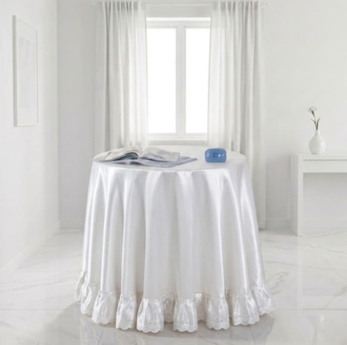 Faldillas raso blanco volante: 160
