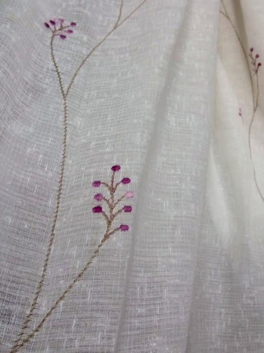 Tela visillo florecitas  malva. - 4