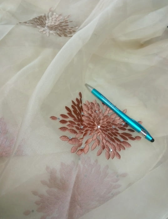 Tela visillo. Quedan 2,10 x 3,00 metros = 62,58 € - 1