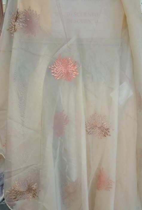 Tela visillo. Quedan 2,10 x 3,00 metros = 62,58 € - 4