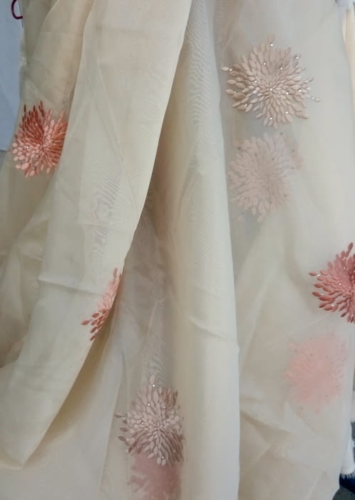 Tela visillo. Quedan 2,10 x 3,00 metros = 62,58 € - 5