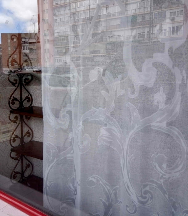 Tela visillo adamascado gris