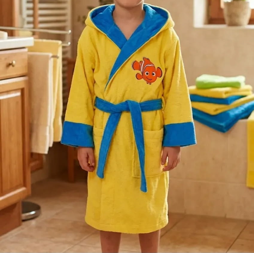 Albornoz amarillo Infantil Pez Nemo. Talla: 8