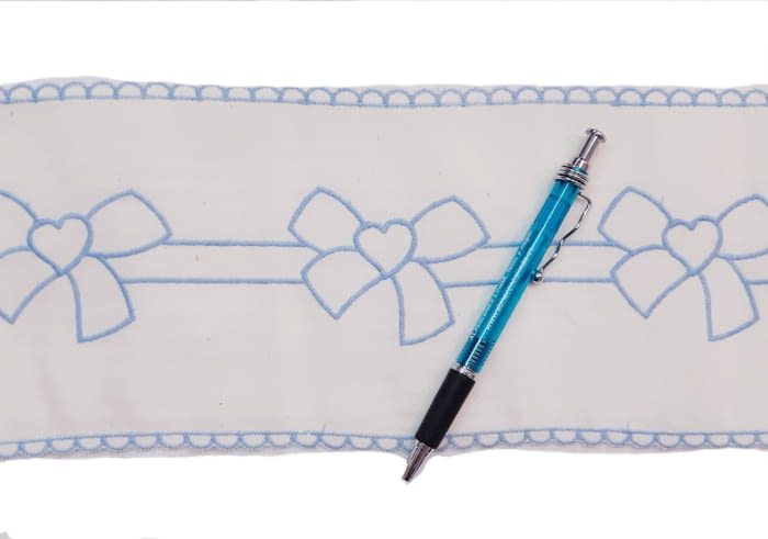 Greca blanca lazos azules - 1