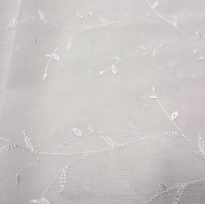 Retal visillo bordado hojitas 1,10 x 2,80 metros