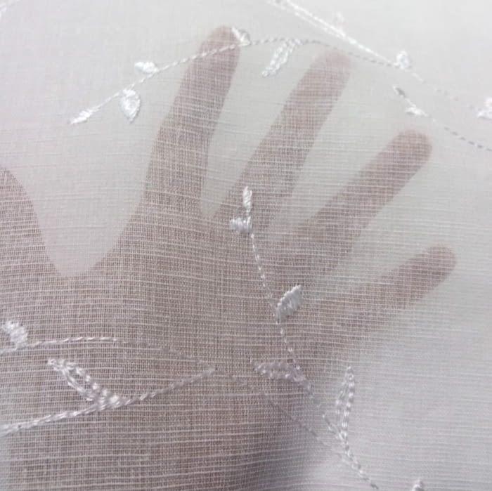 Retal visillo bordado hojitas 1,10 x 2,80 metros - 1