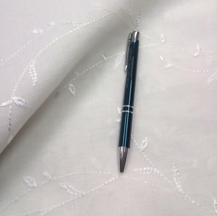 Retal visillo bordado hojitas 1,10 x 2,80 metros - 2