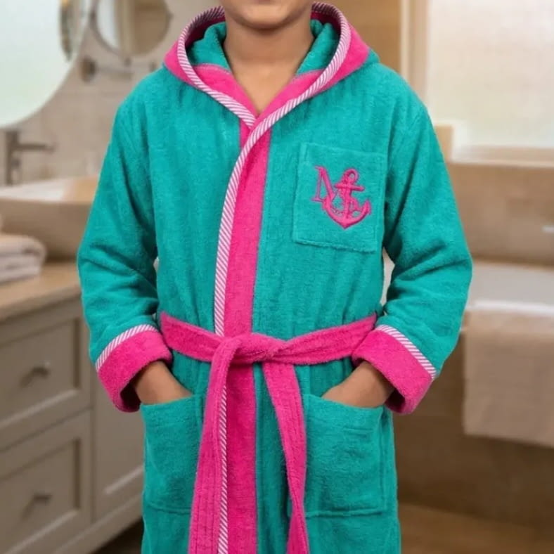 Albornoz Infantil rizo verde con capycha. Talla 10 años