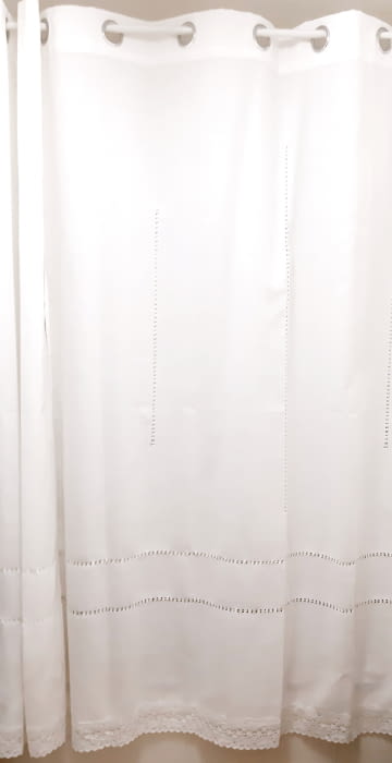 Cortina confeccionada puntilla