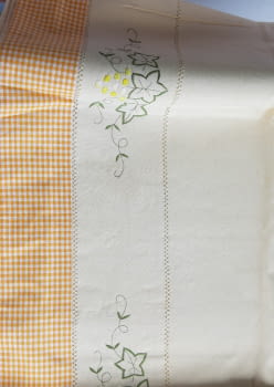 Mantelería bordada amarilla 265 x 173 - 4
