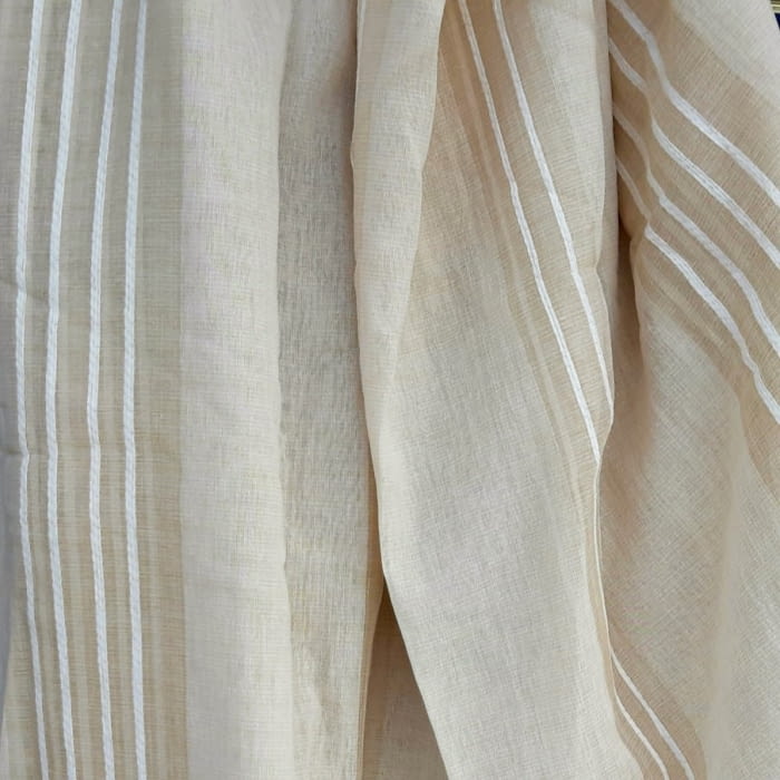 Tela visillo beige rayitas blancas