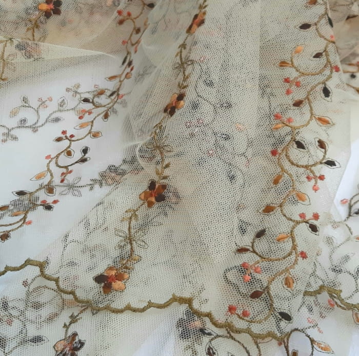 Tela visillo tul verde bordado