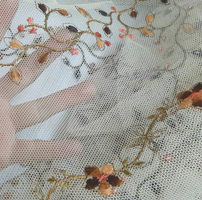 Tela visillo tul verde bordado - 2