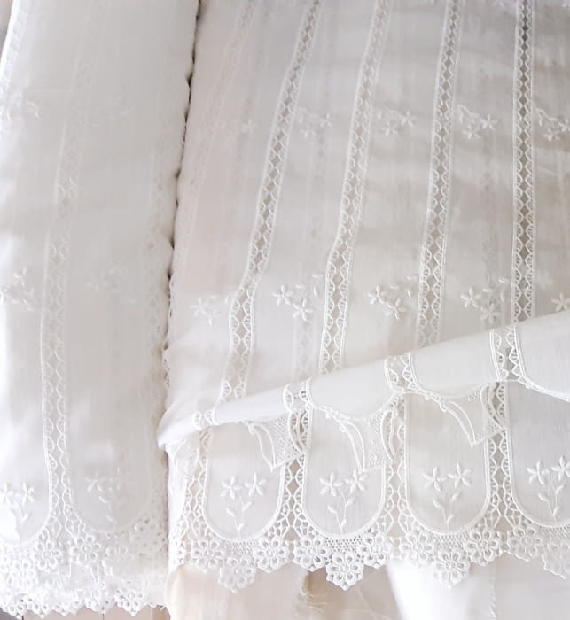 Tela visillo holandés bordado confeccionado. Alto: 2,15 metros