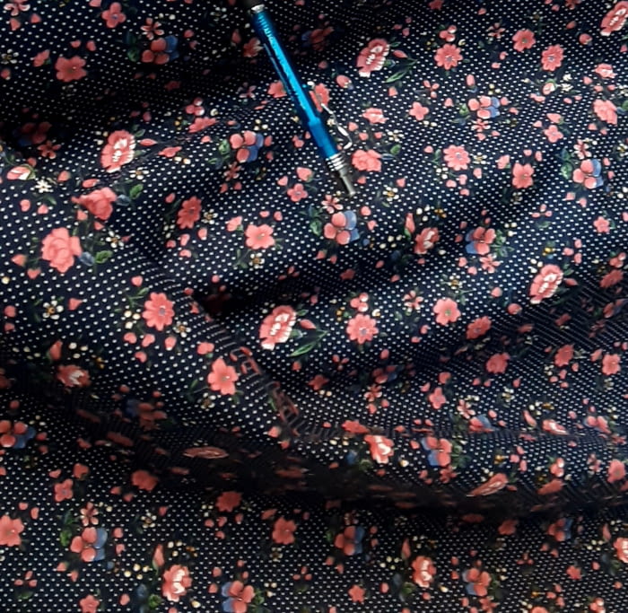 Tela azul florecitas rosas 140 - 2