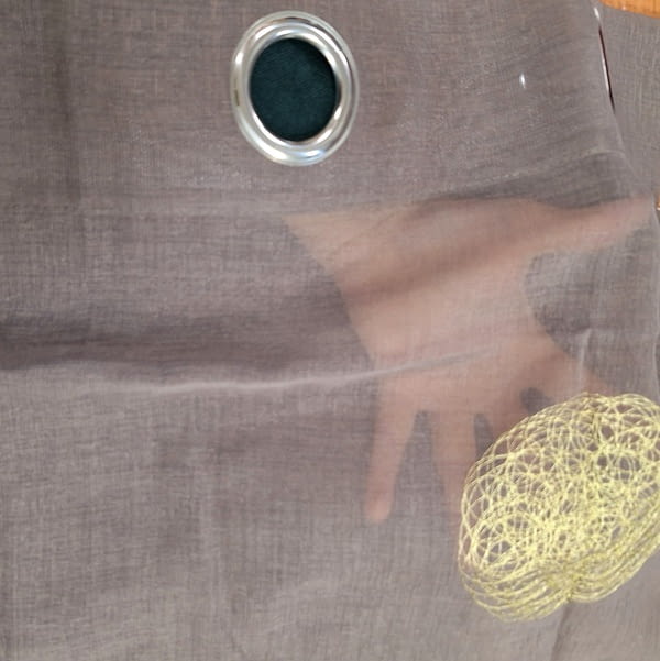 1 Visillo gris topo bordado oro - 4