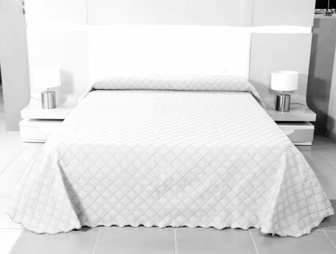 Colcha piqué rombos blanca. Cama: 90, 135, 150