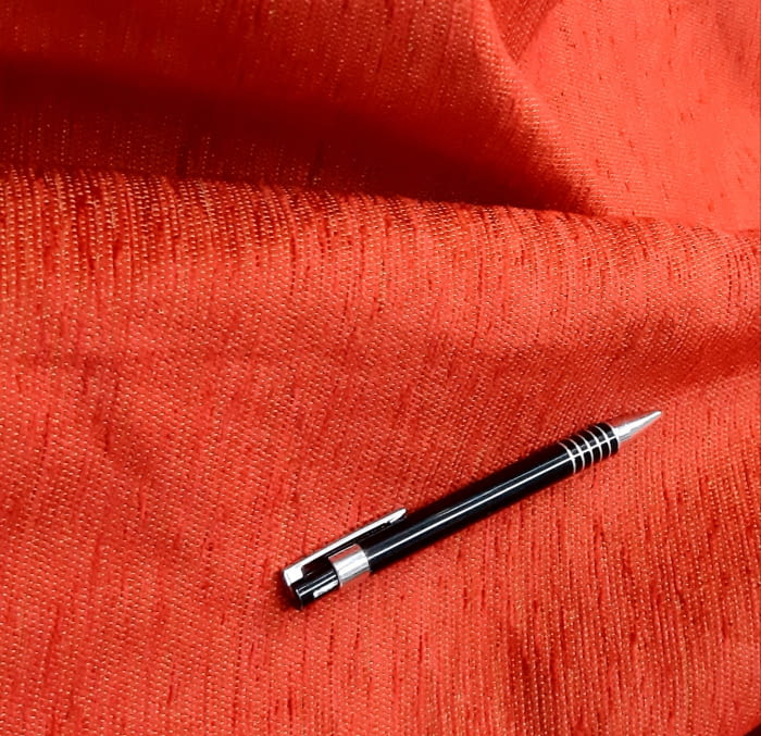 Tela chenilla rojo bermellón