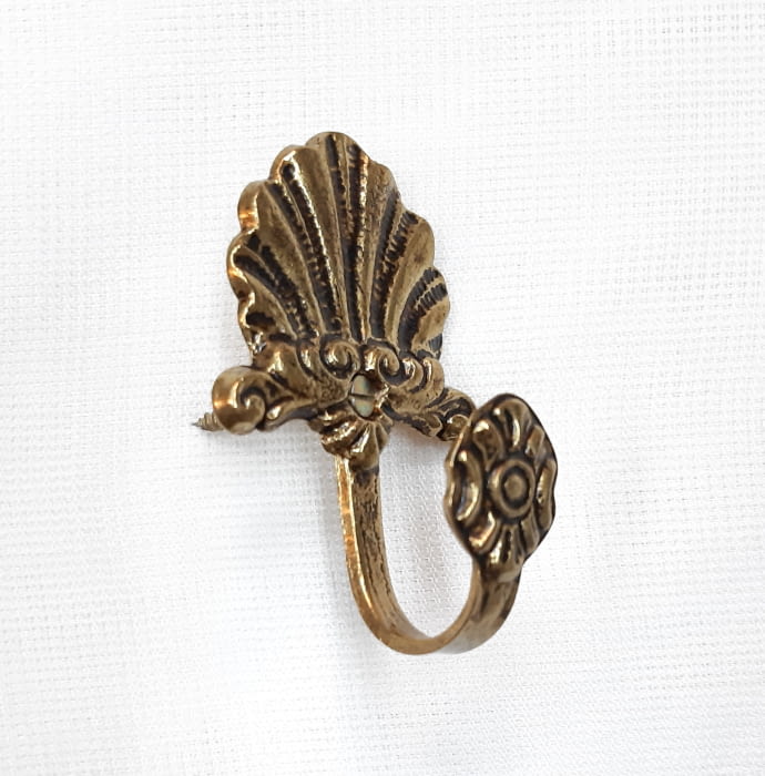 Alzapaño dorado concha 7 cm - 1