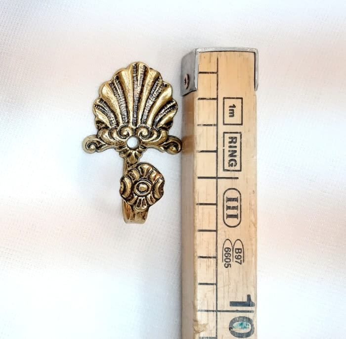 Alzapaño dorado concha 7 cm - 2