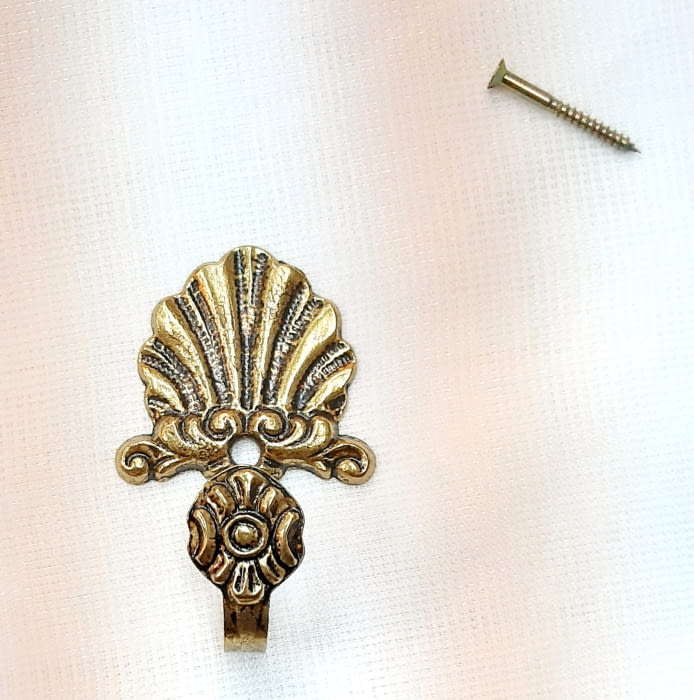 Alzapaño dorado concha 7 cm - 3