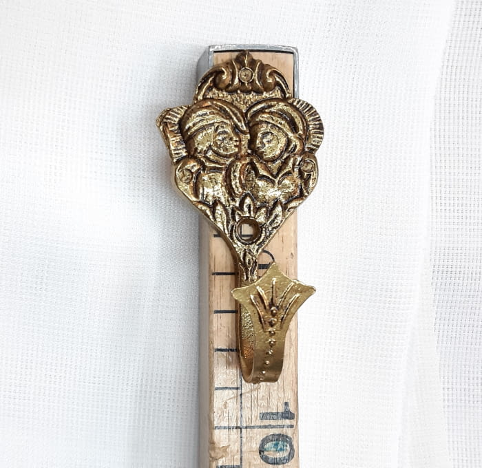 Alzapaños Amantes de Teruel dorados 8,5 cm - 2