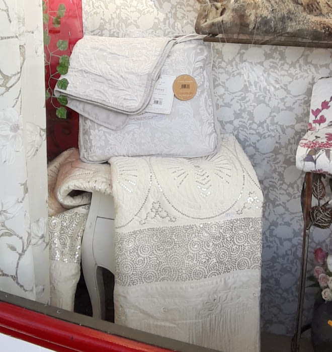 Colcha boutie beige lentejuelas 135