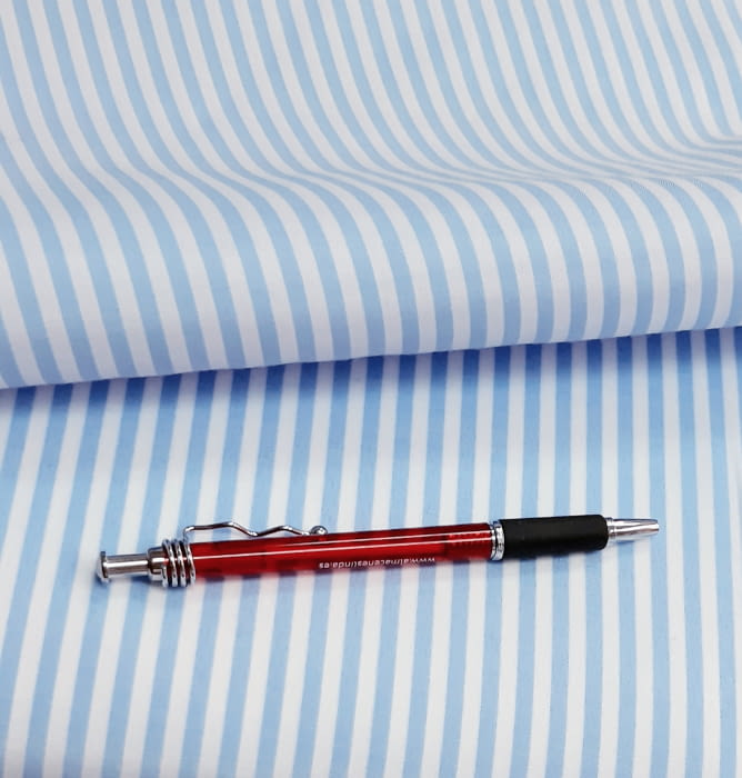 Tela Vichy rayita azul claro