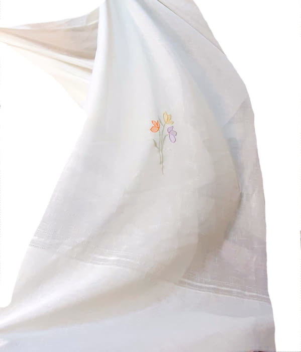 Tela visillo flores lilas bajo - 6