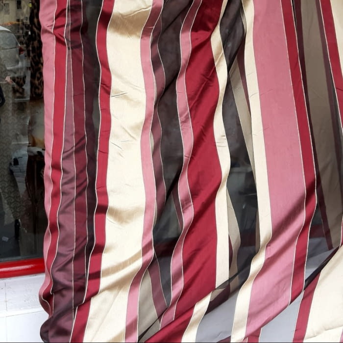 Tela Visillo organza negra granate