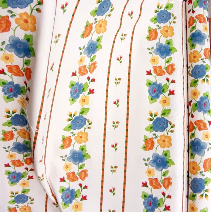 Tela flores naranjas y azules 280 - 3