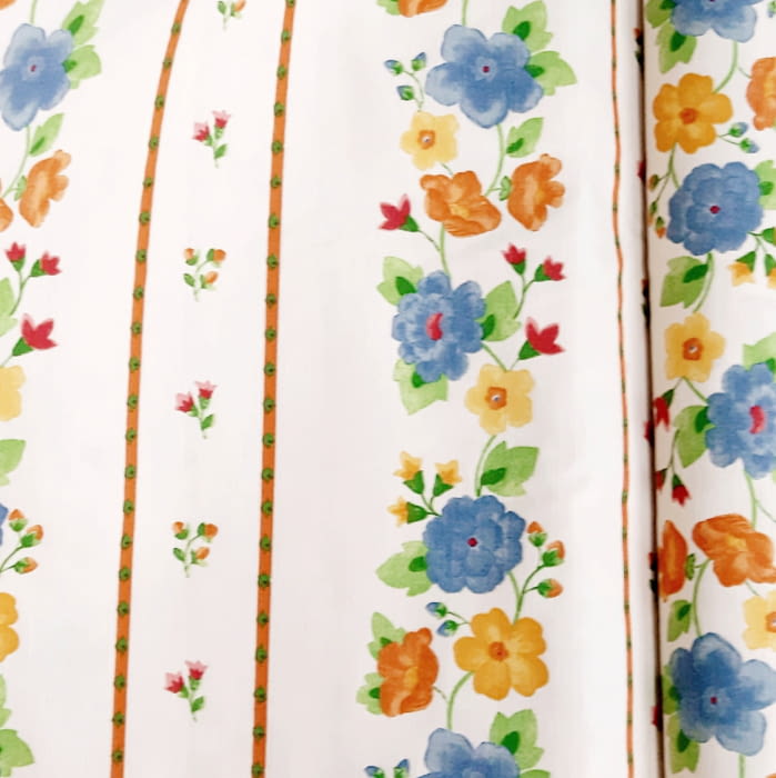 Tela flores naranjas y azules 280 - 5