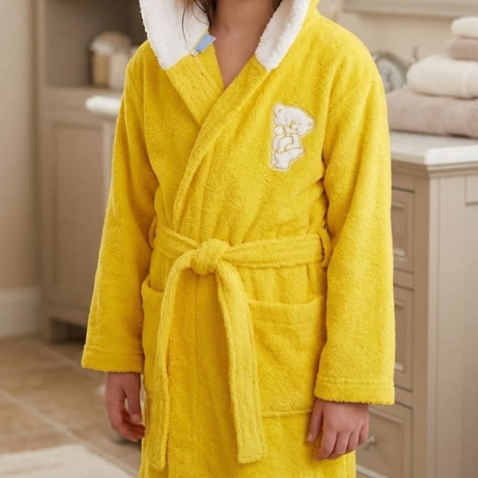 Albornoz infantil amarillo. Talla 10