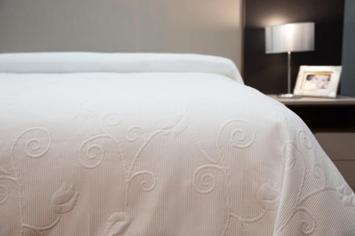 Colcha algodón piqué Ibiza beige. Cama: 150, 180