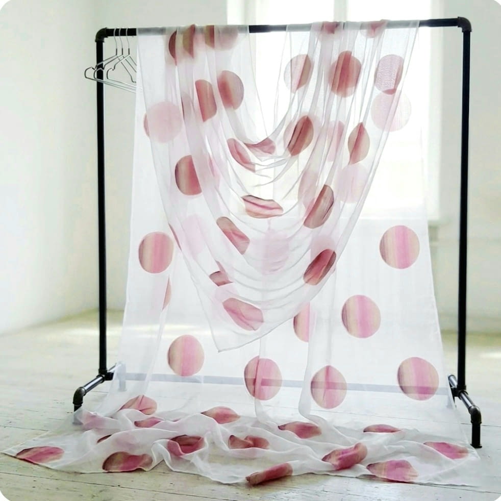 Tela Visillo organza blanca círculos rosas