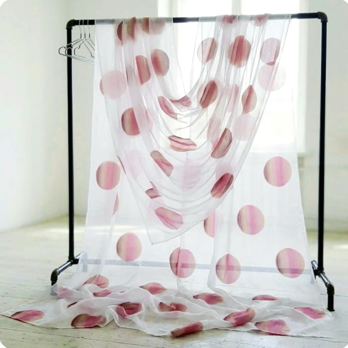 Tela Visillo organza blanca círculos rosas