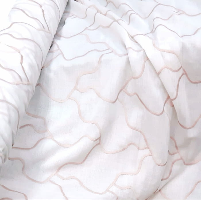 Tela visillo bordado rosa fantasía 290