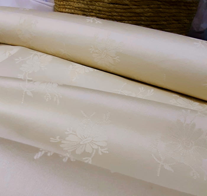 Tela adamascada flores beige - 1