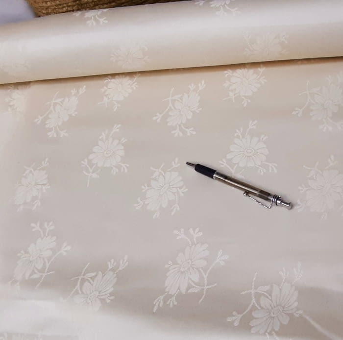 Tela adamascada flores beige - 2