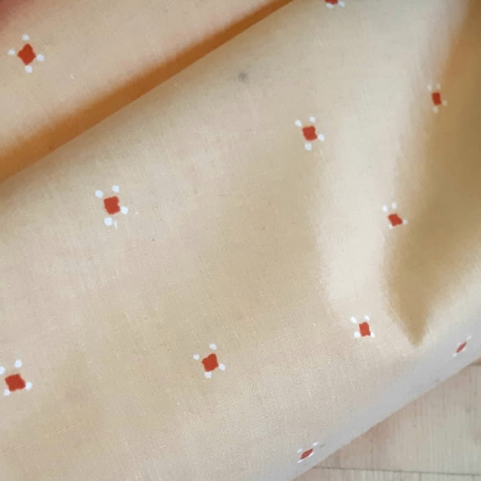 Tela amarilla topitos naranjas 260 - 2