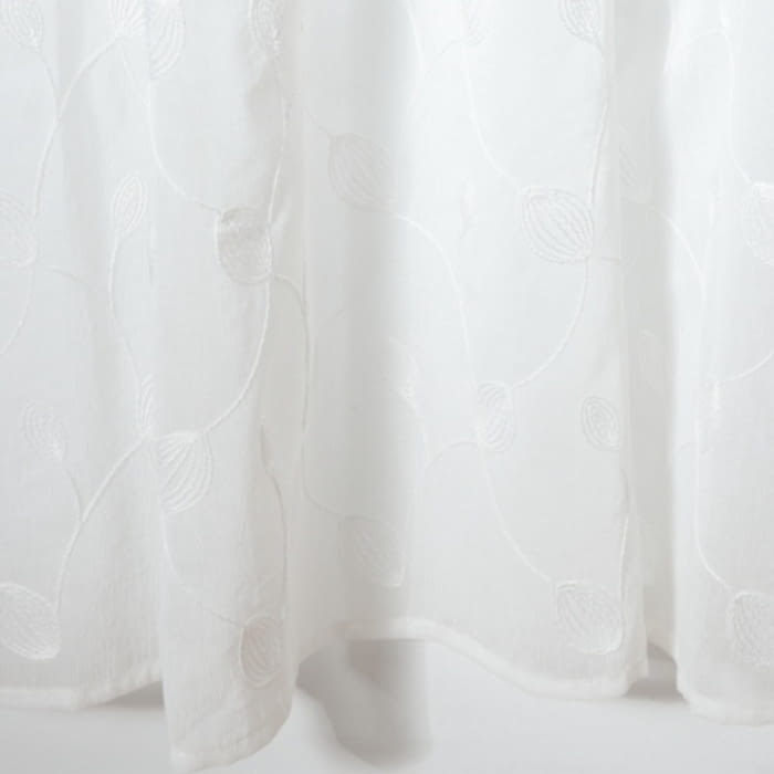 Visillo confeccionado blanco bordado hojas - 3