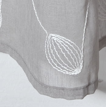Visillo confeccionado gris bordado hojas - 2