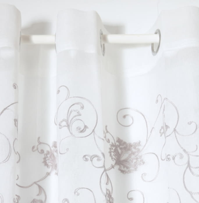 Visillo confeccionado bordado flores grises - 3