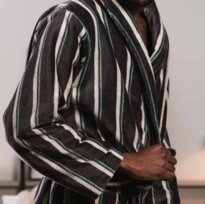 Albornoz negro rayitas verde agua - 1