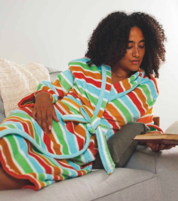 Albornoz terciopelo rayas rojas y verdes