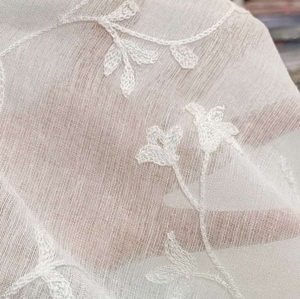 Tela visillo bordado blanco flores - 3