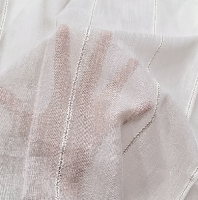 Tela visillo blanco rayita relieve gris - 1