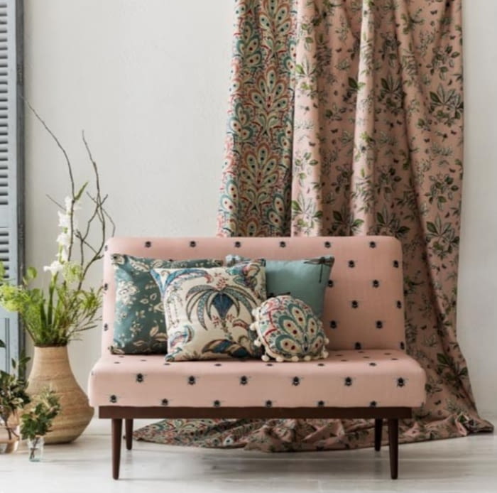 Tela por metros Clarke&Clarke abeja rosa