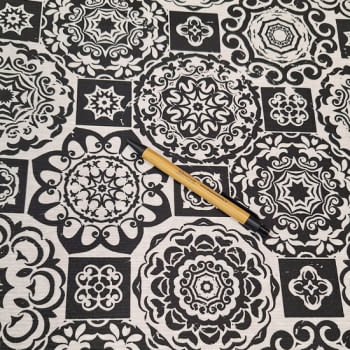 Tela resinada negra y blanca para mantel - 1